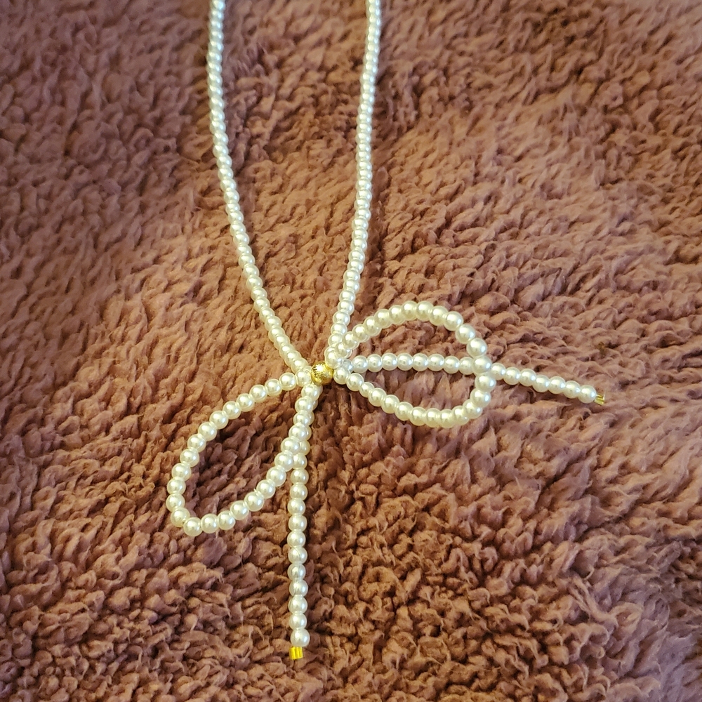 Pearl Bow Necklace